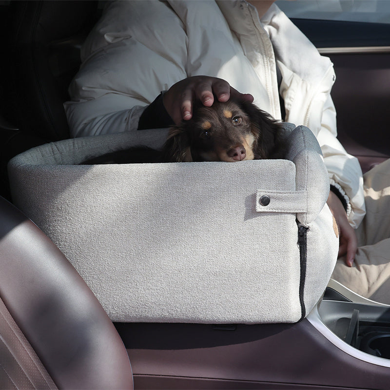 Portable Central Car Seat Dog and Cat Carrier for Safe Travel